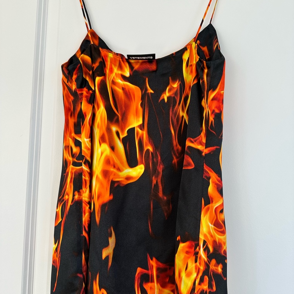 VETEMENTS PRINTED MINI DRESS - Picture 8 of 8